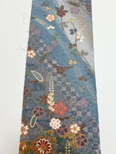 画像をギャラリービューアに読み込む, 華織り地模様に金彩縁・花蝶模様【ブラウス】