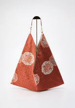 画像をギャラリービューアに読み込む, 華四菱唐花草模様【あずま型 大】