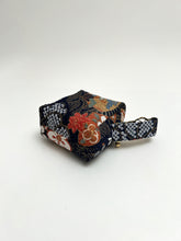 画像をギャラリービューアに読み込む, 七宝地紋に扇古典柄金彩模様【小】