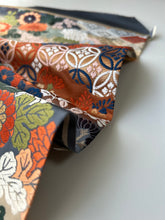画像をギャラリービューアに読み込む, 唐織華亀甲に華尽くし模様【あずま型 大】