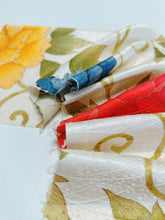 画像をギャラリービューアに読み込む, 牡丹唐草花模様・金彩縁【ブラウス】