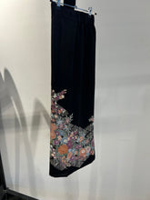 画像をギャラリービューアに読み込む, 金駒縁の花尽くし模様【黒留袖】