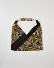 画像をギャラリービューアに読み込む, 【あずま型 中】七宝地に華格子に牡丹・梅菊模様・金糸