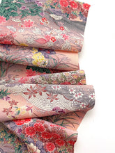 画像をギャラリービューアに読み込む, 水辺の総草花に暈し模様・縮緬