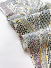 画像をギャラリービューアに読み込む, 霧地紋に鹿子・花模様