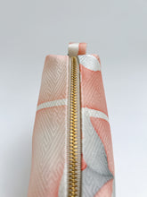 画像をギャラリービューアに読み込む, 紗綾型地紋に暈し花絵模様【大】