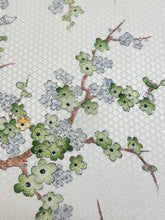 画像をギャラリービューアに読み込む, 変わり亀甲枝梅模様【ブラウス】