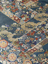 画像をギャラリービューアに読み込む, 【あずま型 中】唐織の流水松竹梅模様