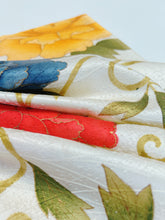 画像をギャラリービューアに読み込む, 牡丹唐草花模様・金彩縁【ブラウス】