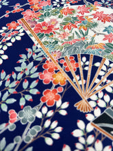 画像をギャラリービューアに読み込む, 扇模様に草花尽くし