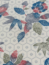 画像をギャラリービューアに読み込む, 亀甲花草模様【ブラウス】