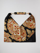 画像をギャラリービューアに読み込む, 黒地金糸の唐草花模様【あずま型 大】上物