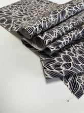 画像をギャラリービューアに読み込む, 菊菖蒲草花白線模様【サイドギャザーワンピース】