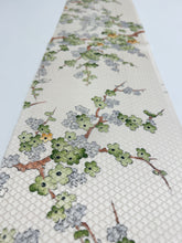 画像をギャラリービューアに読み込む, 変わり亀甲枝梅模様【ブラウス】