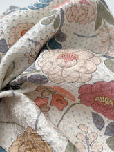 画像をギャラリービューアに読み込む, 花紗綾型地紋に絞り・辻ヶ花模様【六つ釦】