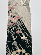 画像をギャラリービューアに読み込む, 杜若に槌車菖蒲銀彩模様【長丈シュッケニ】
