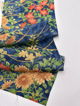 画像をギャラリービューアに読み込む, 紗綾型地紋に水彩風花模様【六つ釦】