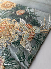 画像をギャラリービューアに読み込む, 【あずま型 中】唐織正倉院・鳳凰花模様・金銀糸