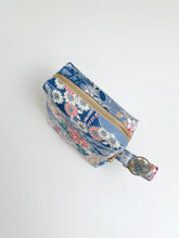 画像をギャラリービューアに読み込む, 雲絵に四季の草花尽くし模様【大】