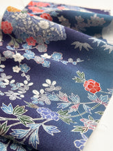 画像をギャラリービューアに読み込む, 縮緬地に四季の草花模様【長丈シュッケニ】
