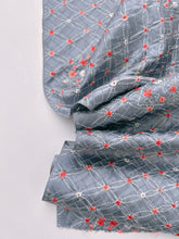 画像をギャラリービューアに読み込む, 絞りに地紙舞花模様【六つ釦】