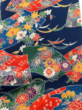 画像をギャラリービューアに読み込む, 地紙扇に草花模様・縮緬