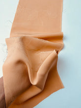 画像をギャラリービューアに読み込む, 枝葉実の織り出し模様【六つ釦】