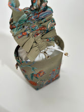 画像をギャラリービューアに読み込む, 更紗花模様の暈し染縮緬地