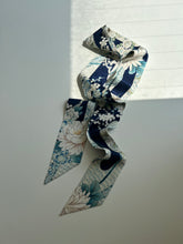 画像をギャラリービューアに読み込む, 流水地紋に大牡丹・組紐模様【特短】