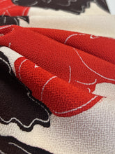 画像をギャラリービューアに読み込む, 鬼しぼ縮緬・大花模様【サイドギャザーワンピース】