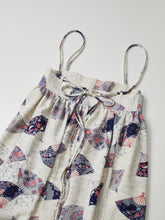 画像をギャラリービューアに読み込む, 格子畳に草花の開き扇模様【絹】