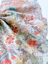 画像をギャラリービューアに読み込む, 総紗綾型地紋に絞り梅桜模様金彩【四つ釦】