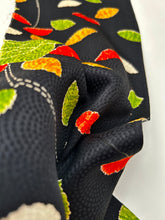 画像をギャラリービューアに読み込む, 鮫小紋地紋に葉・薔薇模様【六つ釦】