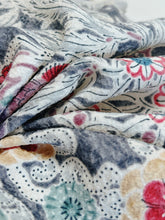 画像をギャラリービューアに読み込む, 水彩風花尽くし模様【ティアード】