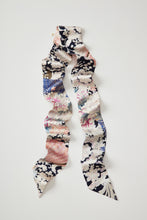 画像をギャラリービューアに読み込む, 【特短】開き扇地紋に扇面牡丹花模様