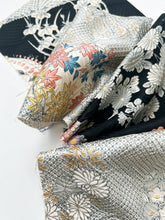 画像をギャラリービューアに読み込む, 草花丸華模様変わり波地紋【六つ釦】