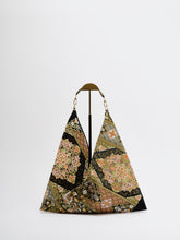 画像をギャラリービューアに読み込む, 【あずま型 中】菱華尽くしに花鳥模様刺繍・金糸