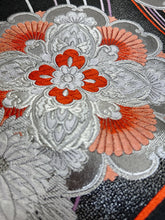 画像をギャラリービューアに読み込む, 曲線絵に唐花牡丹模様②【ケニガマ・小】