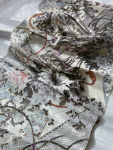 画像をギャラリービューアに読み込む, 【特長】桧垣地紋に金彩縁に大車花模様