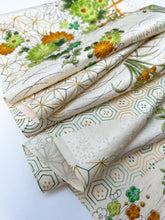 画像をギャラリービューアに読み込む, 笹葉に亀甲青海波古典模様【六つ釦】