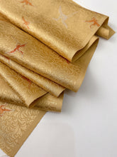 画像をギャラリービューアに読み込む, 花びら尽くし地紋に鶴模様【四つ釦】