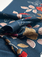 画像をギャラリービューアに読み込む, 紗綾型地紋に椿模様【長丈シュッケニ・丈91㎝】