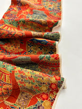 画像をギャラリービューアに読み込む, 華壺に松絵の地紋模様