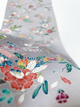 画像をギャラリービューアに読み込む, 薄暈しに花尽くし模様【六つ釦】