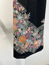 画像をギャラリービューアに読み込む, 金駒縁の花尽くし模様【黒留袖】