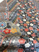 画像をギャラリービューアに読み込む, 紗綾型地紋に雲取り花散らし模様【ティアード】