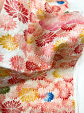 画像をギャラリービューアに読み込む, 5周年・
変わり椿地紋に菊模様尽くし【ケニベス】