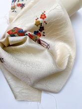 画像をギャラリービューアに読み込む, 御所車に芝地紋【六つ釦】