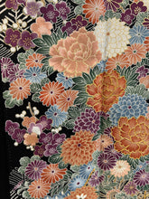 画像をギャラリービューアに読み込む, 金駒縁の花尽くし模様【黒留袖】