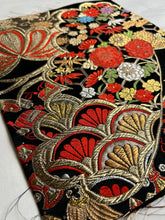 画像をギャラリービューアに読み込む, 唐織吉祥花模様黒字金糸【あずま型 中】上物